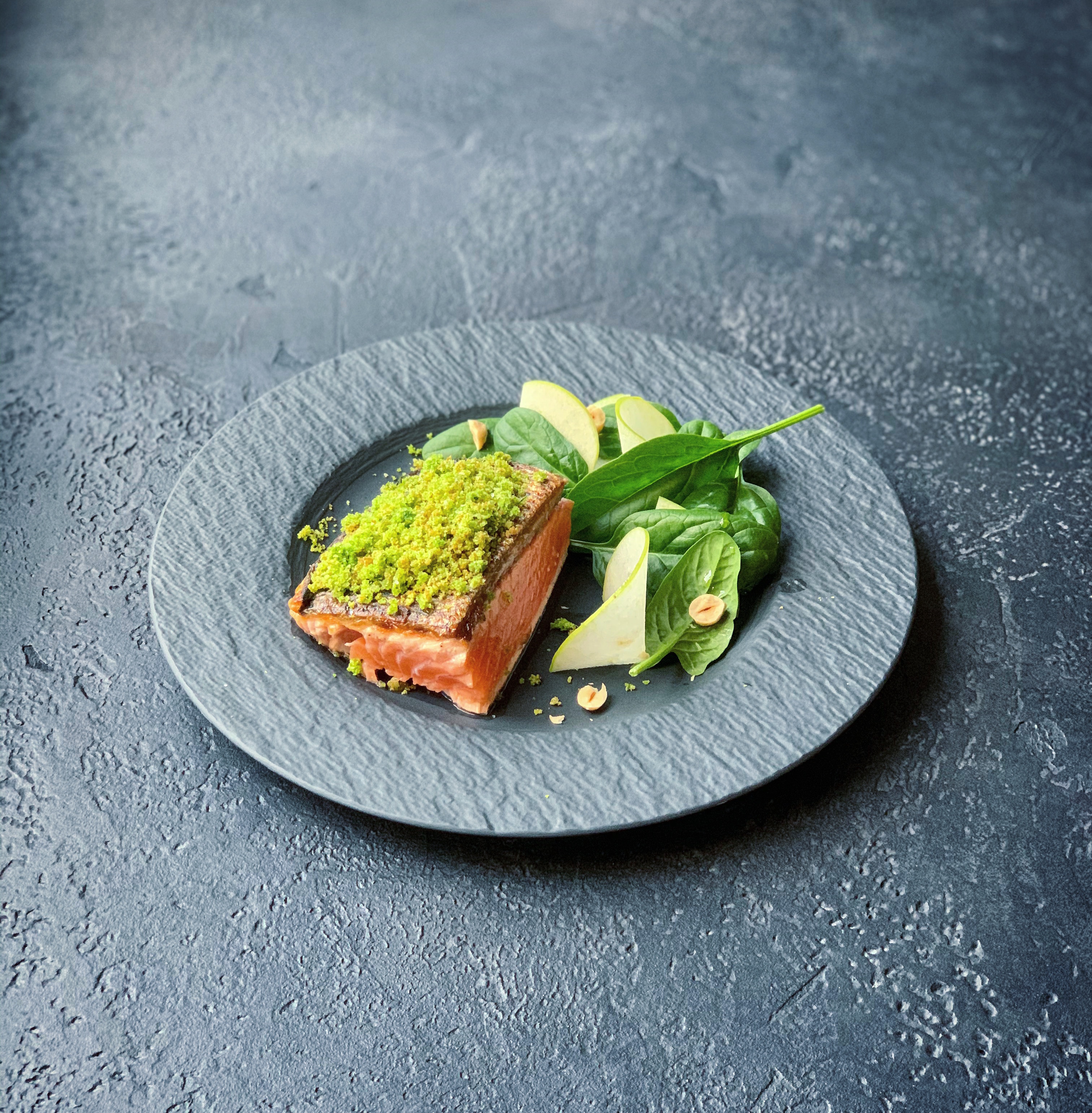 Salmone in padella con crumble al prezzemolo – Zenzero in Cucina